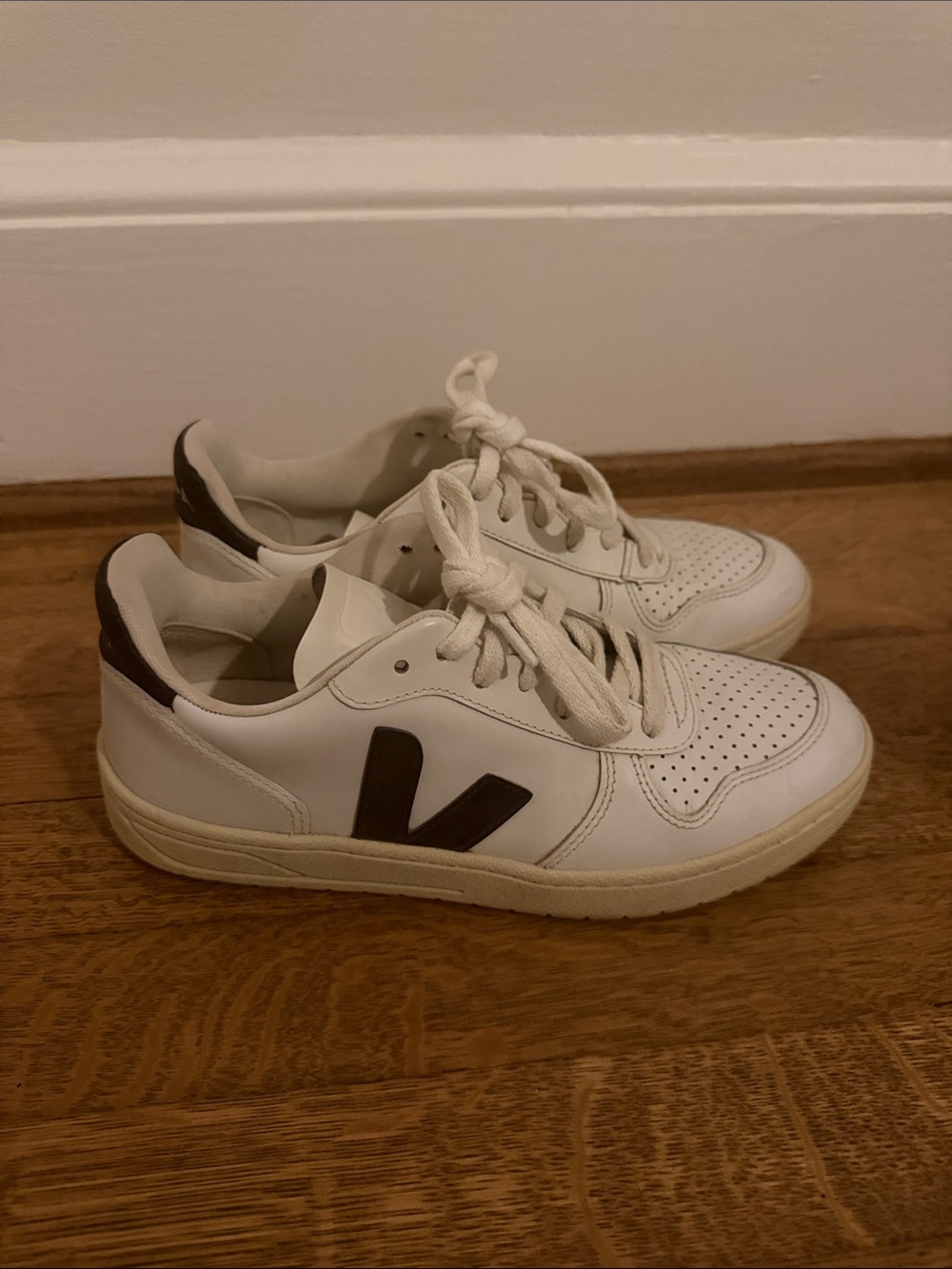 Veja Sneakers Size 38 - US 7 Women’s